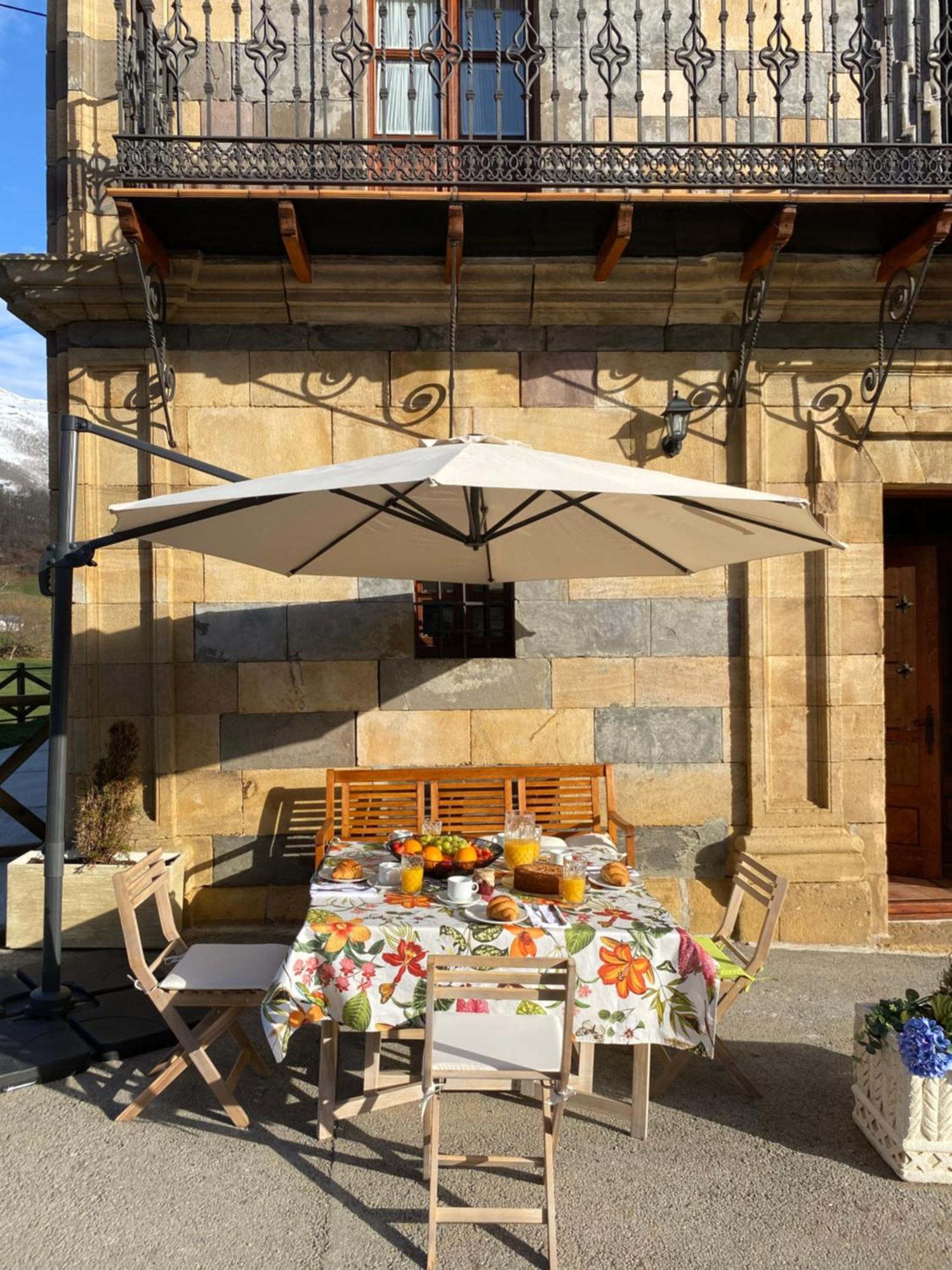 La Casona De Lombrana, En Polaciones Exterior photo